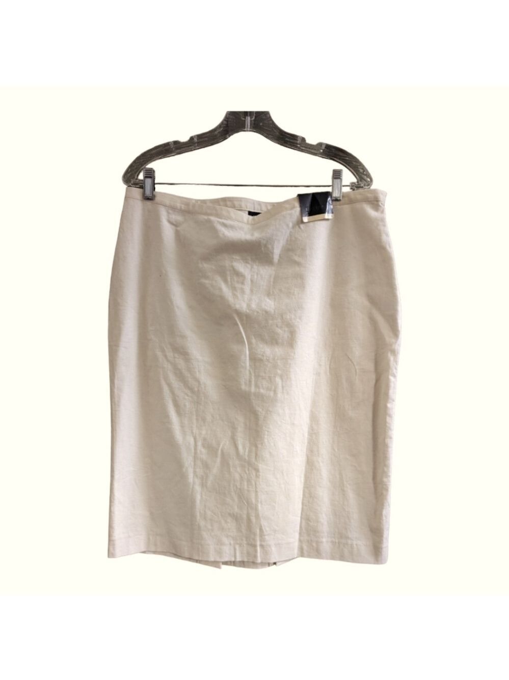 NEW Lane Bryant pale yellow linen blend lined skirt, size 14 Back Button Detail